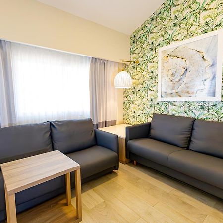 그랜드 시레니스 푼타 카나 리조트 카지노 앤 아쿠아게임스 - 올 인클루시브 Uvero Alto 외부 사진 A living room in a hotel