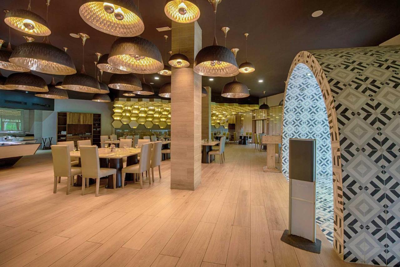 그랜드 시레니스 푼타 카나 리조트 카지노 앤 아쿠아게임스 - 올 인클루시브 Uvero Alto 외부 사진 The interior of the restaurant