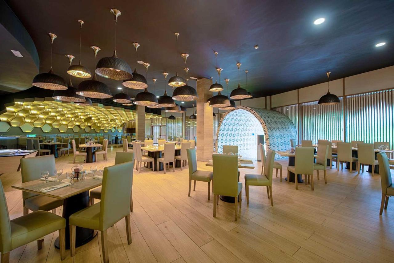 그랜드 시레니스 푼타 카나 리조트 카지노 앤 아쿠아게임스 - 올 인클루시브 Uvero Alto 외부 사진 Restaurant interior